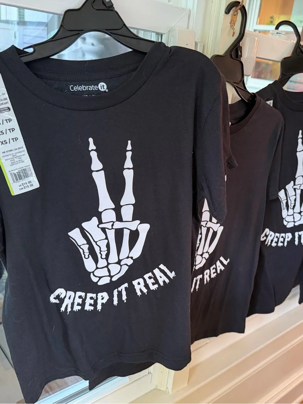 NEW Unisex Kids Halloween Graphic Tee Skeleton Peace ‘Creep It Real’ NWT, Black